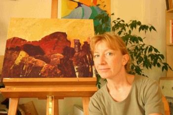 Anne Preuß, vor einem ihrer neuen Canyonbilder 2004